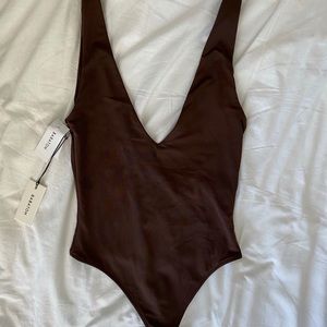 Aritzia Contour V-Neck Bodysuit in Coffee Bean